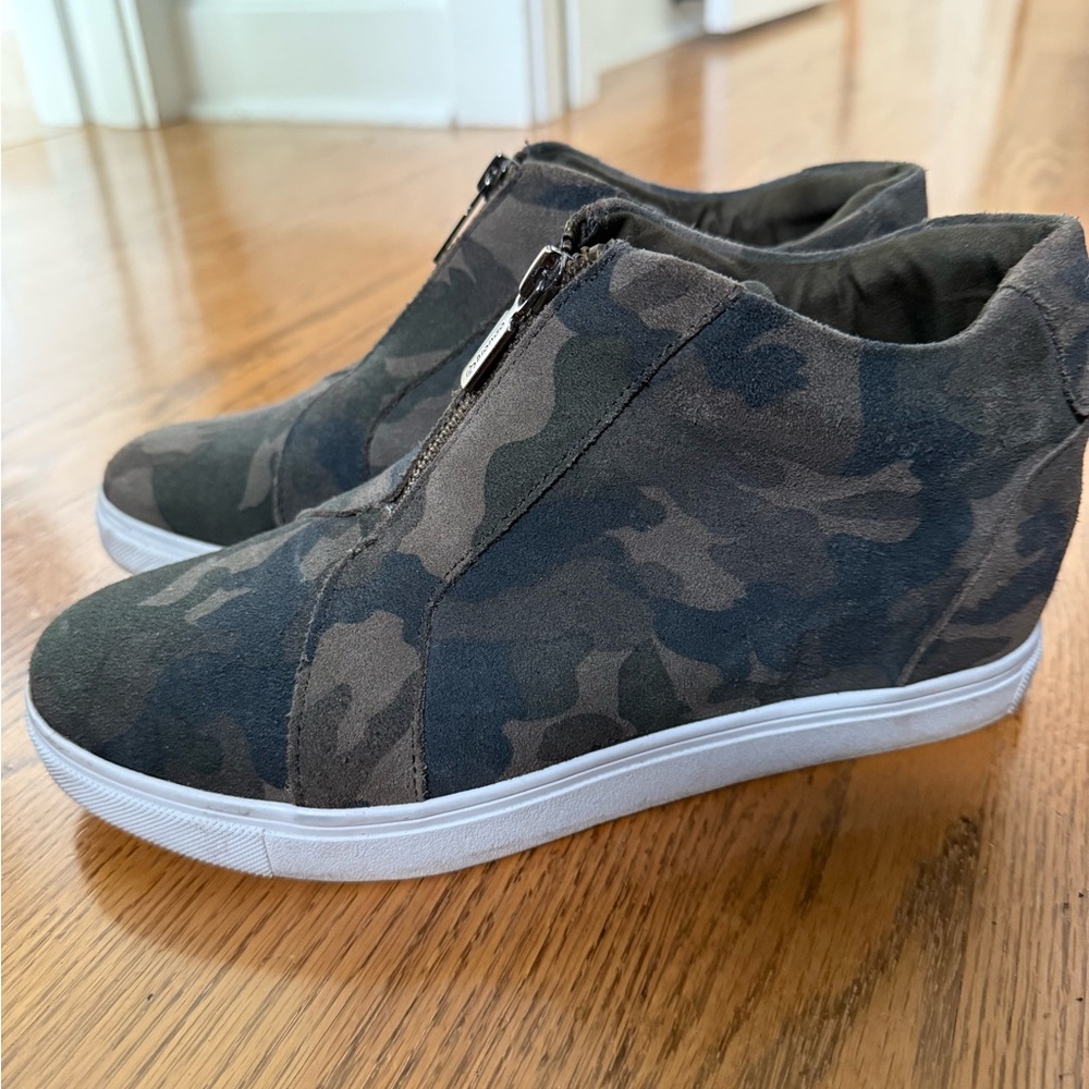 Blondo Glenda Camo Waterproof Hidden Wedge Heel sneaker boot